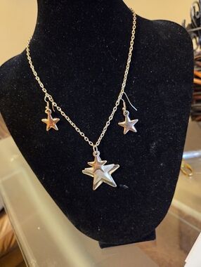 Goldtone Star Pendant Necklace and Earring Set - New In Package